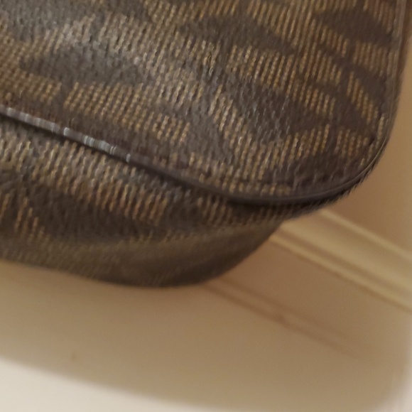Michael Kors Momogram Brown canvas and Tan Leather Trim.9inw Crossbody. - Picture 4 of 13
